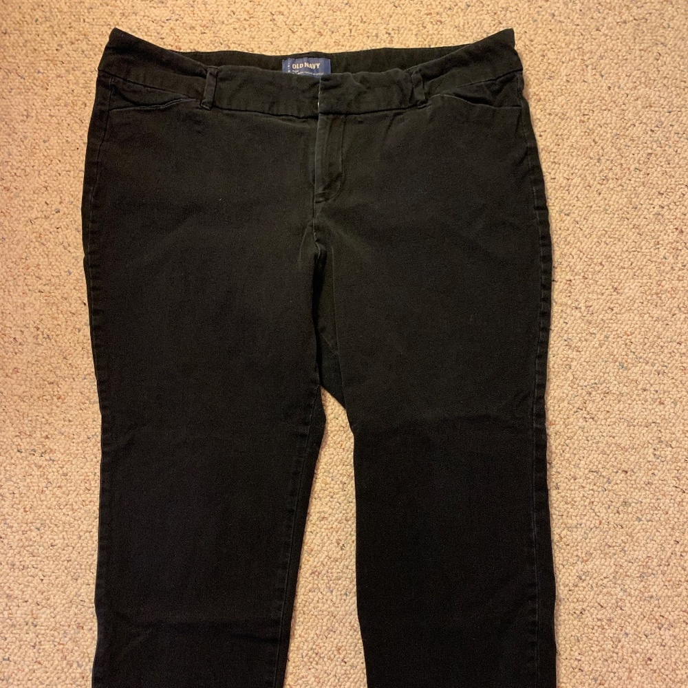 Old Navy Pixie Mid-Rise Pant
